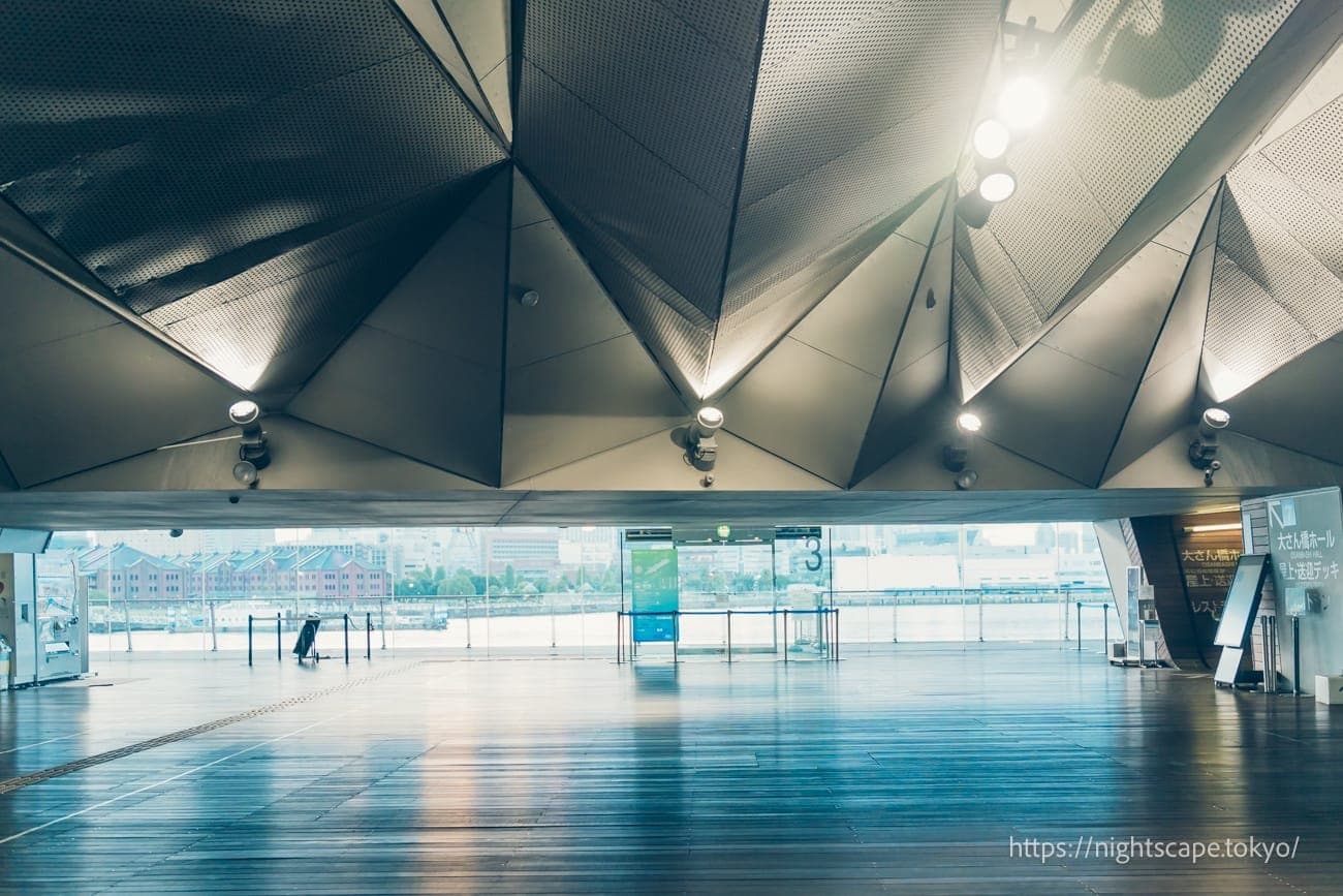 横滨港大栈桥国际客轮码头馆内氛围