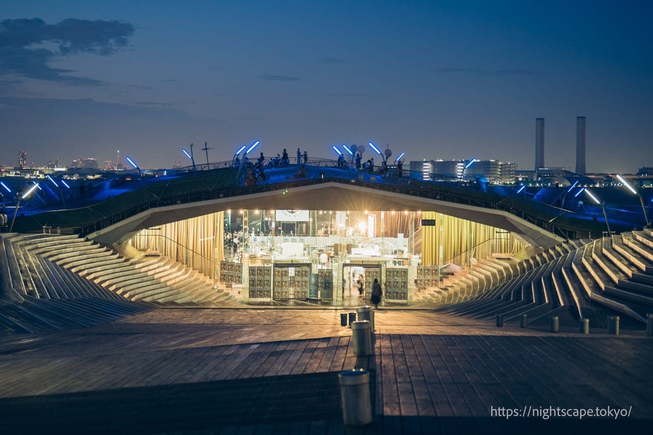 黄昏时分的大栈桥国际客轮码头