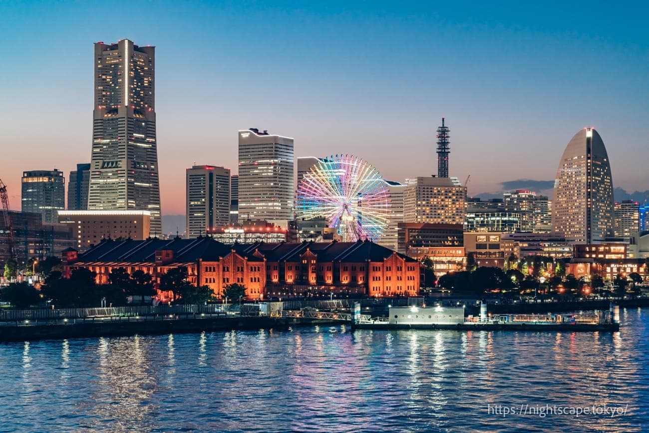 横滨地标塔、红砖仓库、宇宙钟21等港未来街景