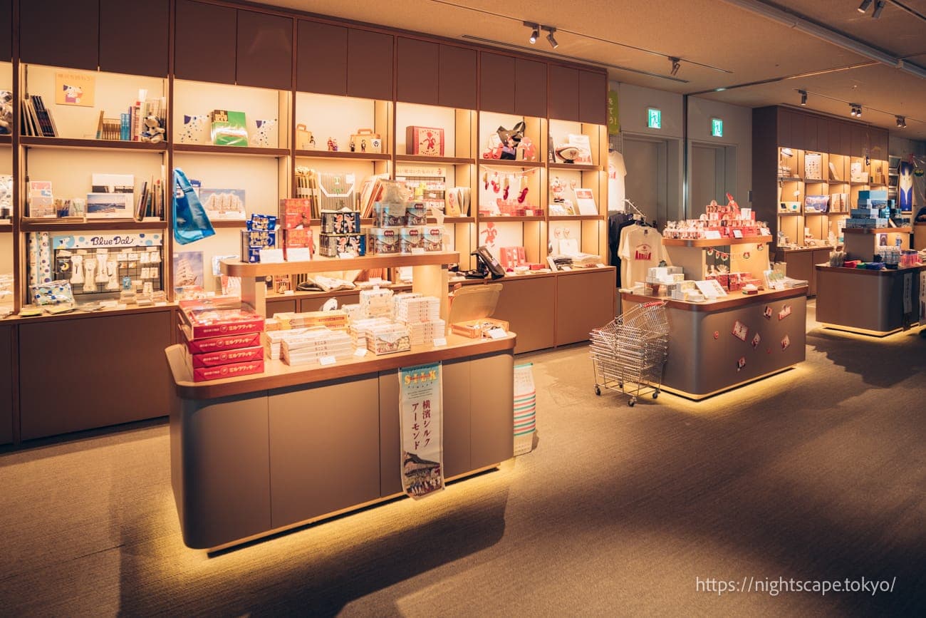 横滨地标塔空中花园的纪念品商店