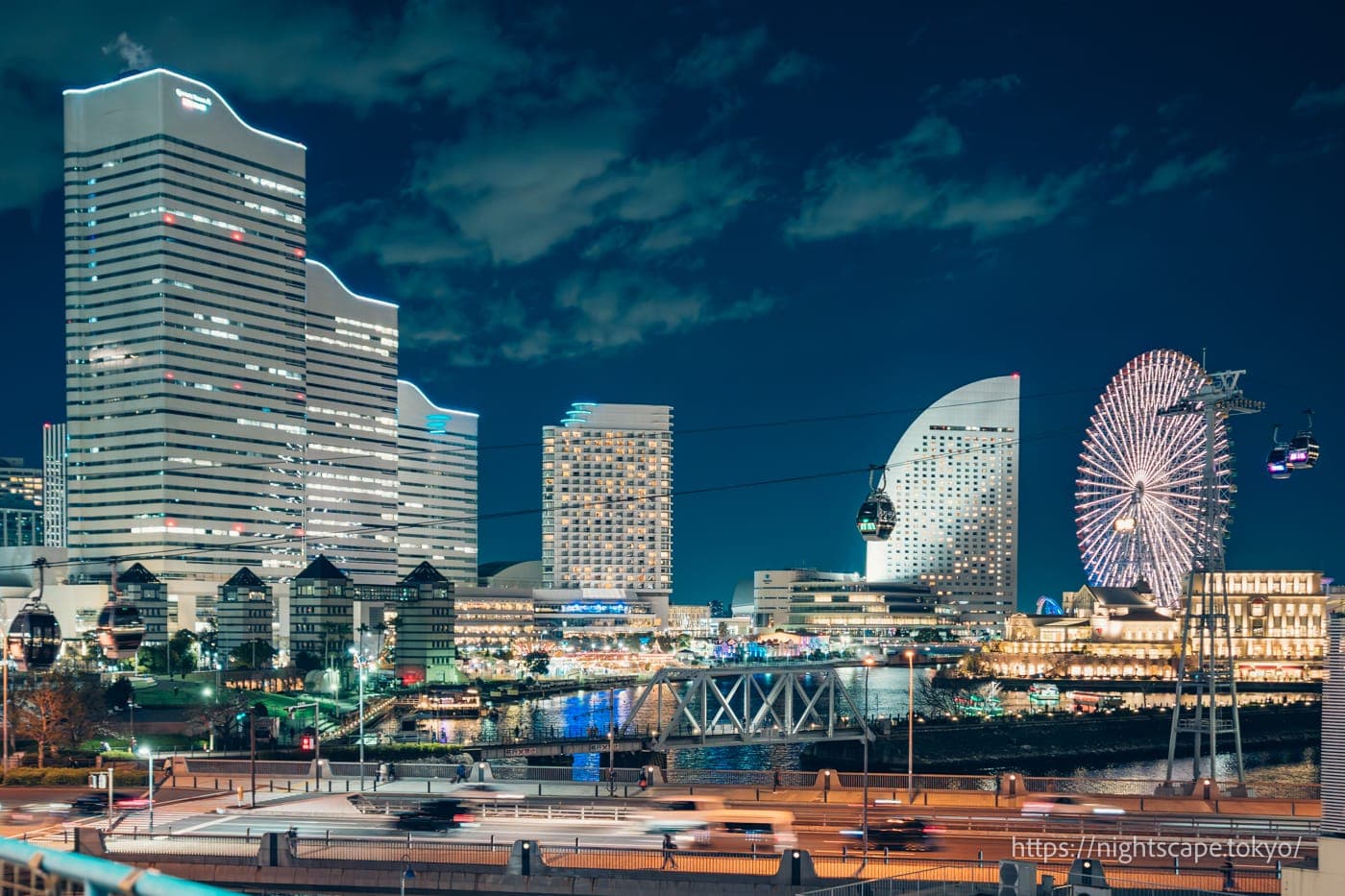 十字门屋顶花园的夜景