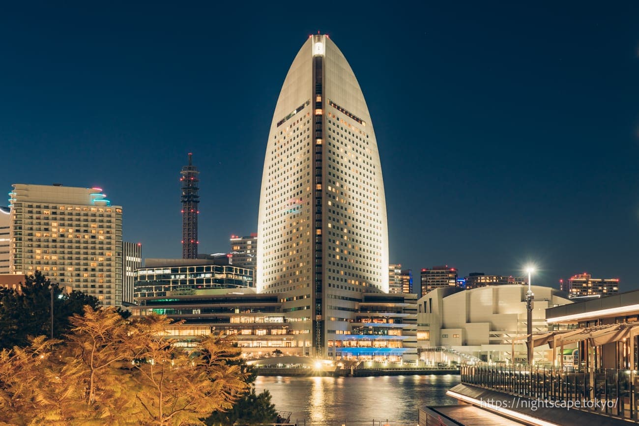 独特造型的横滨太平洋会展中心