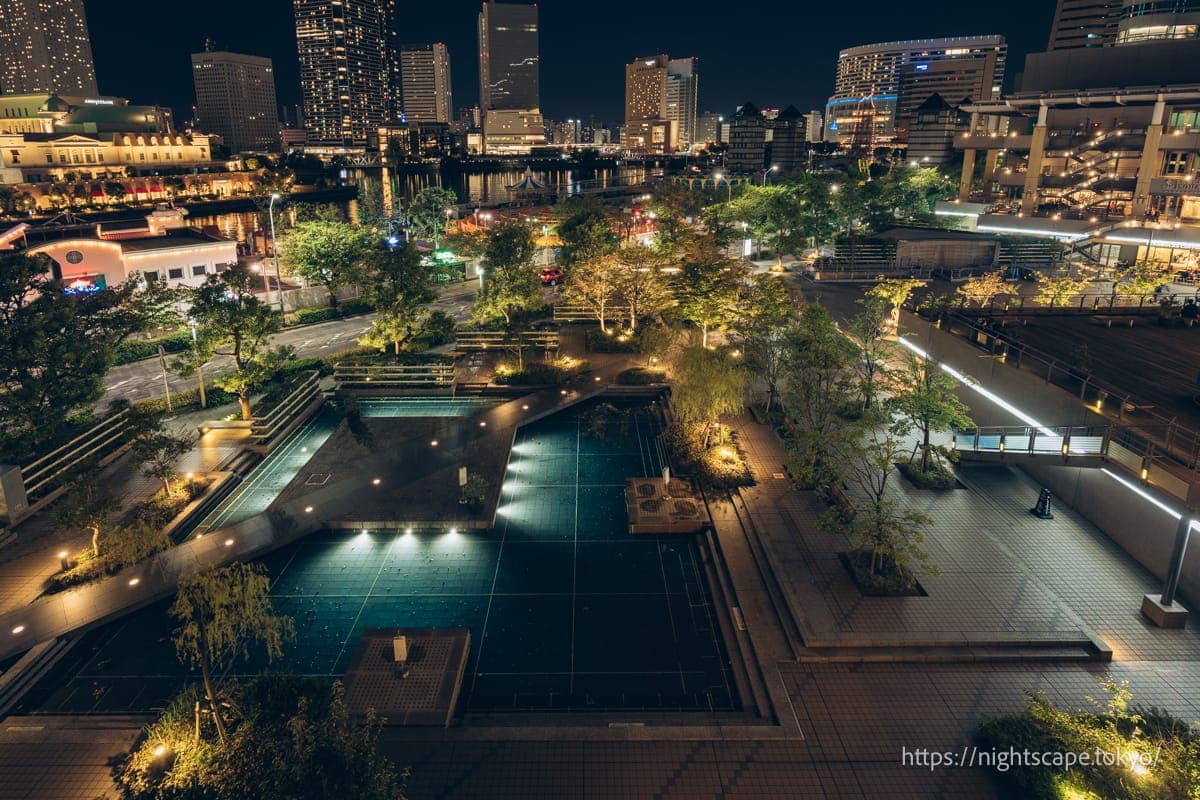 俯瞰皇后公园池塘的景色