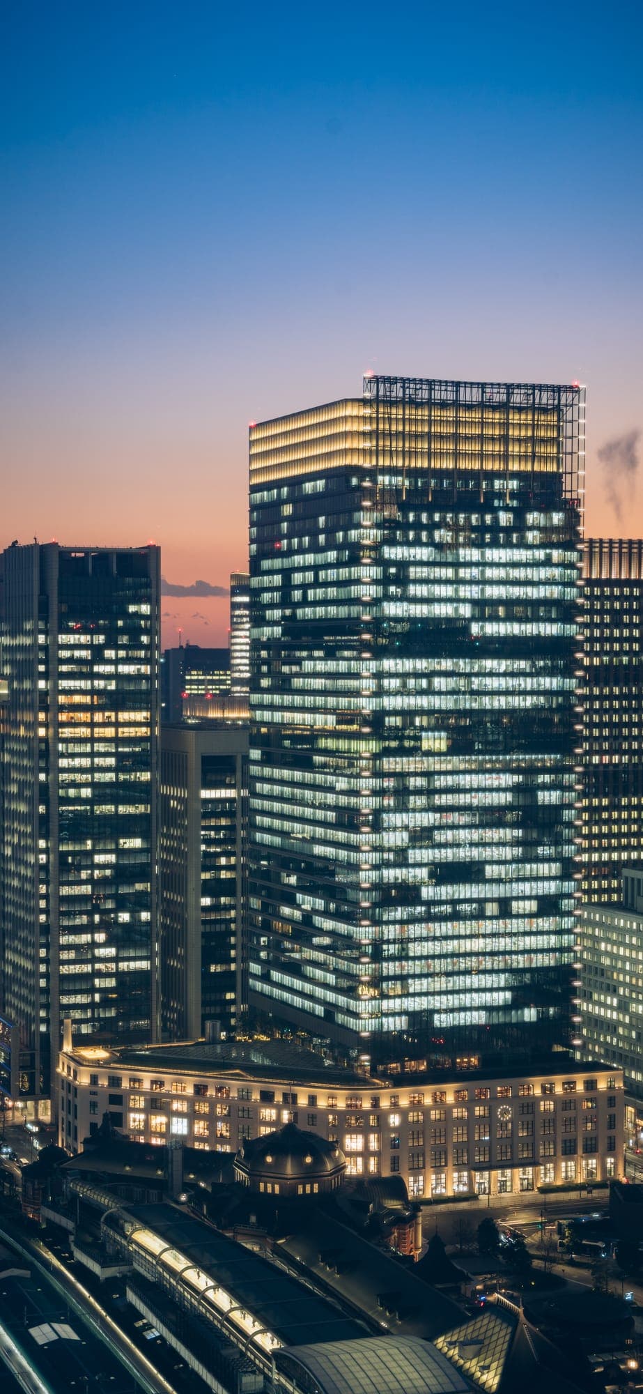 황혼 무렵의 KITTE 마루노우치