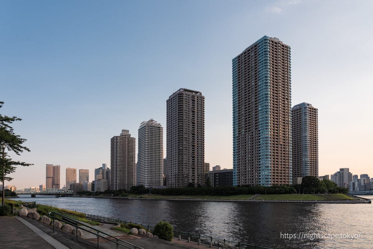 黄昏时分河城21的氛围