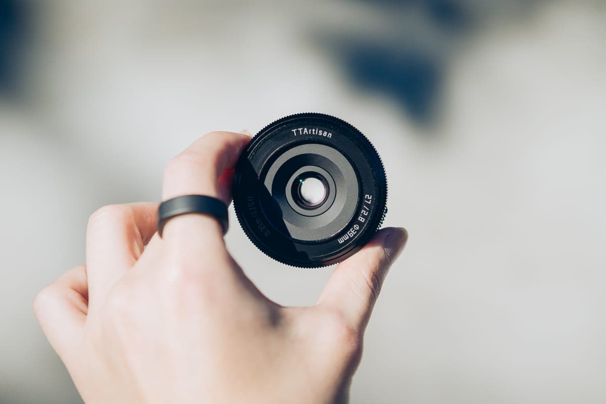 軽量で味のある写真が撮れる単焦点レンズ。TTArtisan AF 27mm f/2.8 Eマウント レビュー