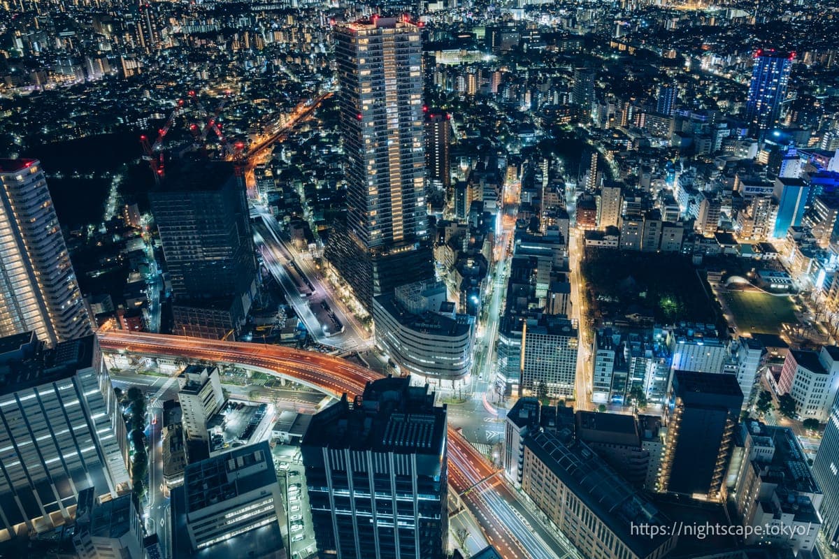 阳光60脚下展开的街景