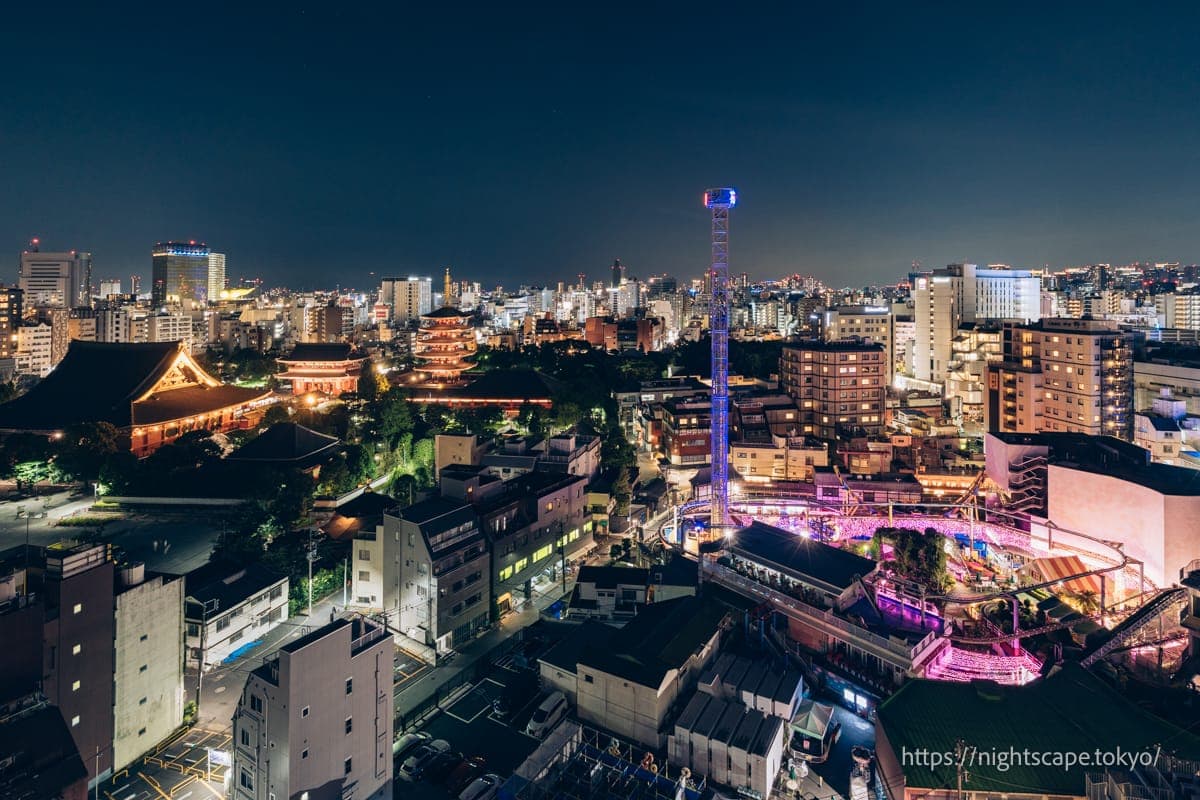 灯光装饰的浅草寺和花屋敷