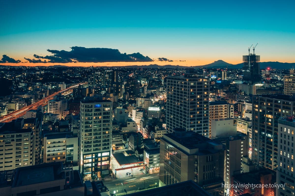 富士山与首都高速公路
