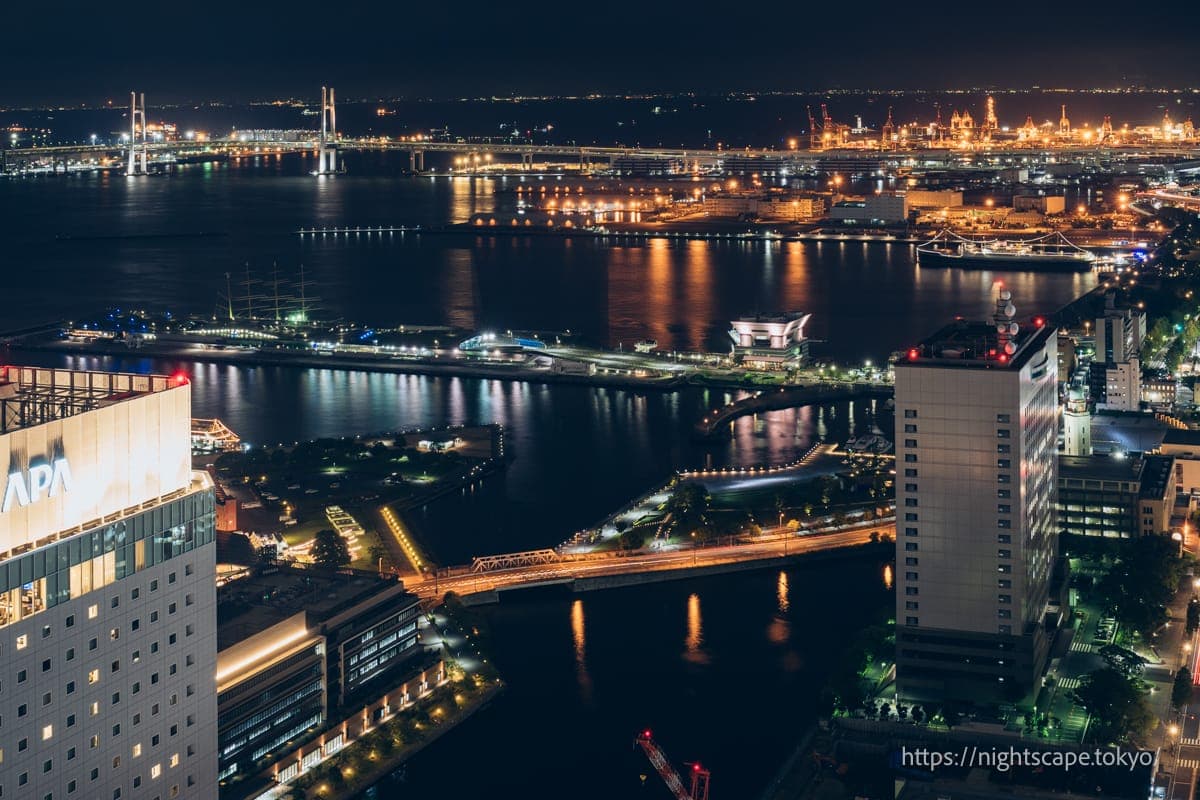 横滨海湾大桥和大栈桥