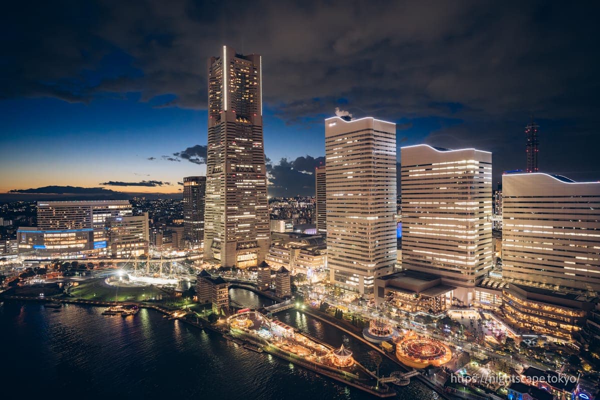 黃昏時刻港未來的街景