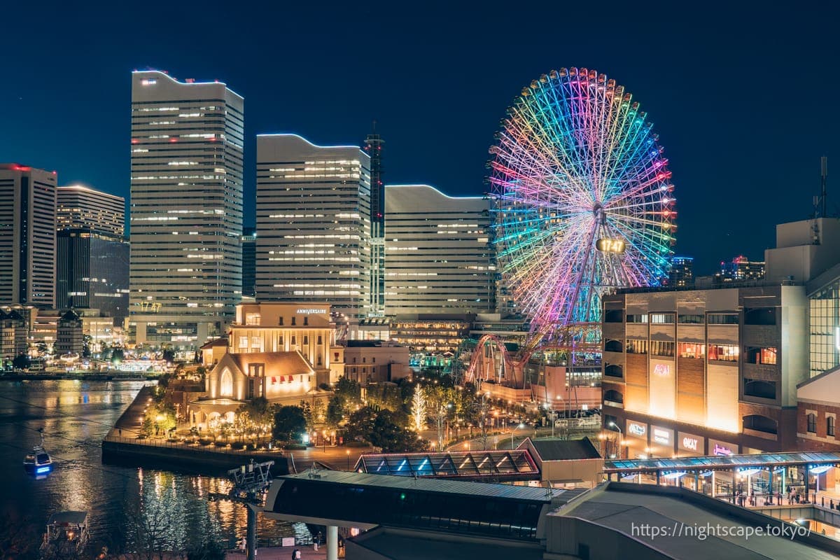 宇宙时钟21与港未来高层建筑群