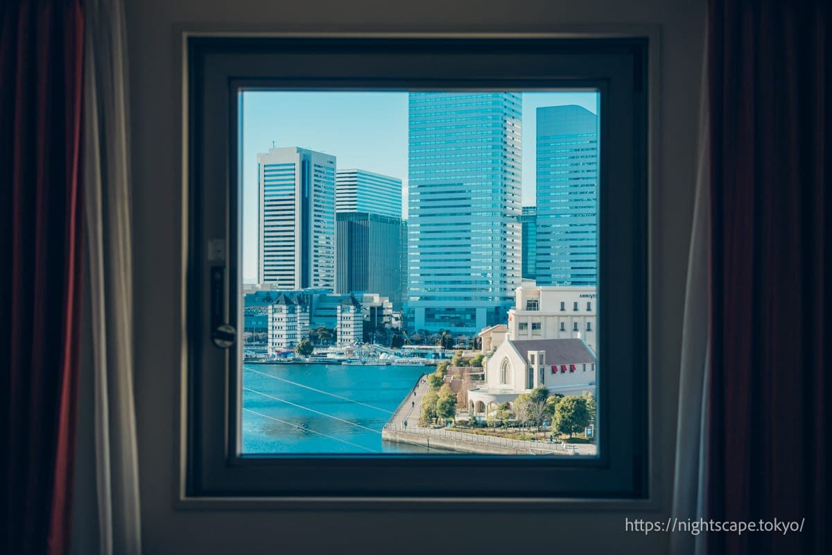 窗外展现的港未来景色