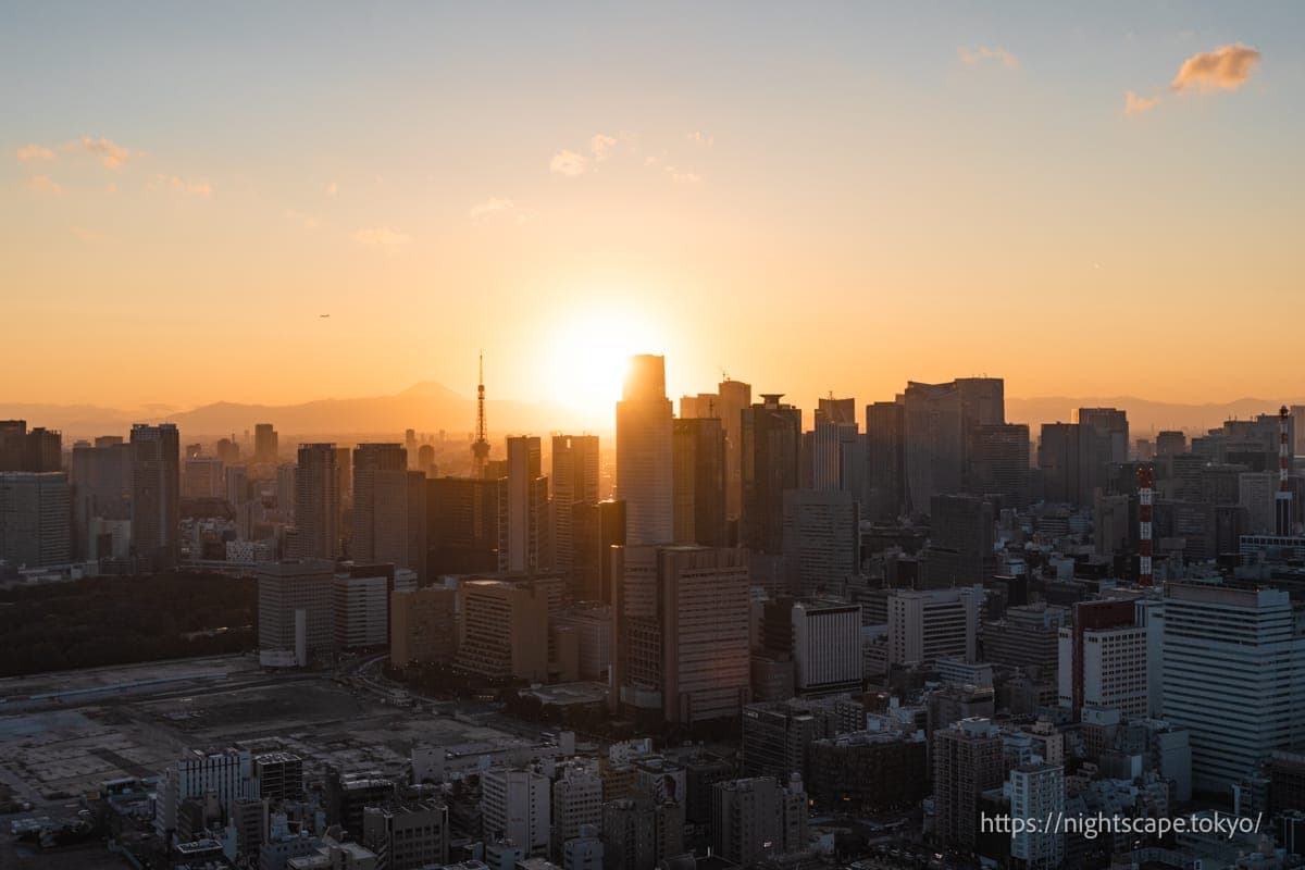 夕陽時分的港區街景