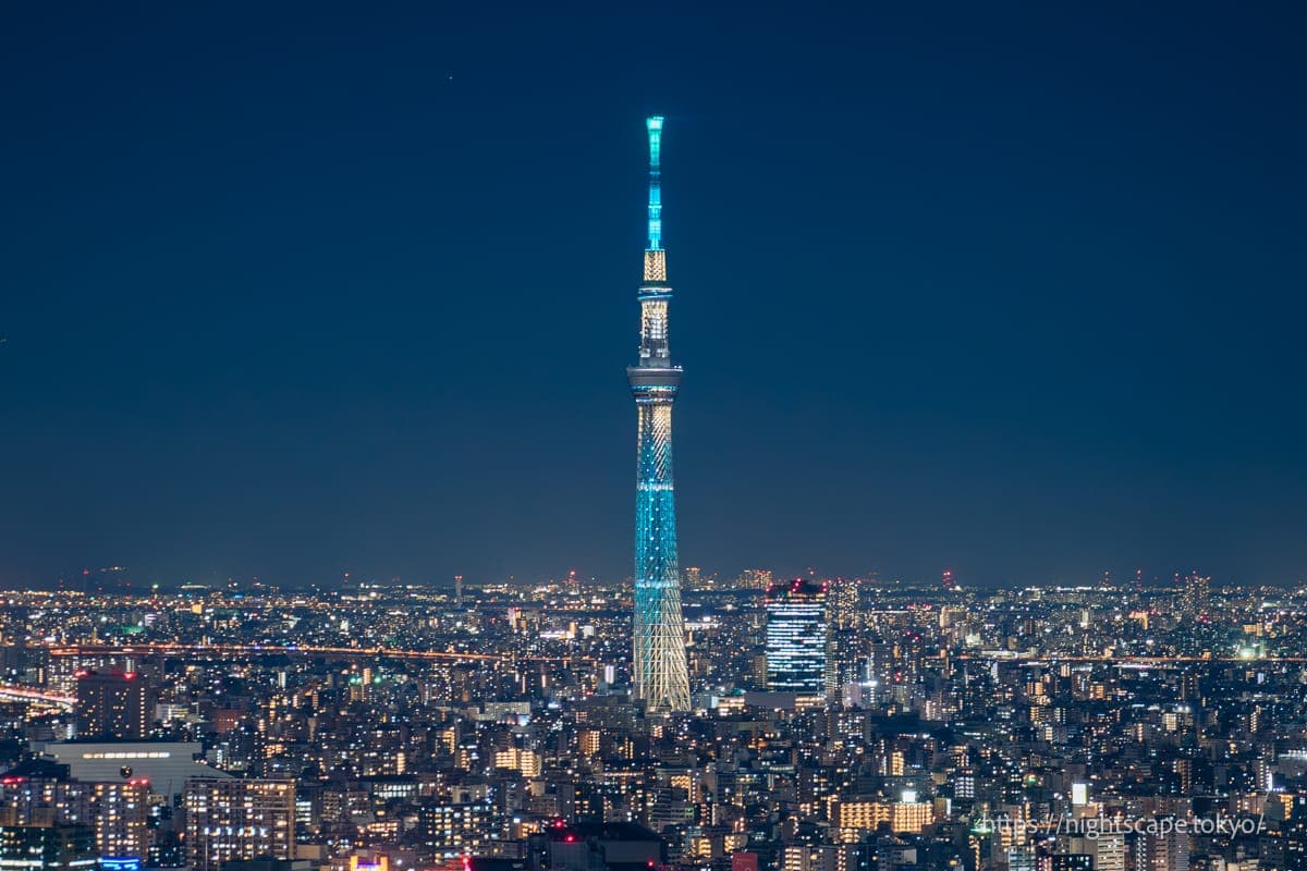 藍色點燈的東京晴空塔