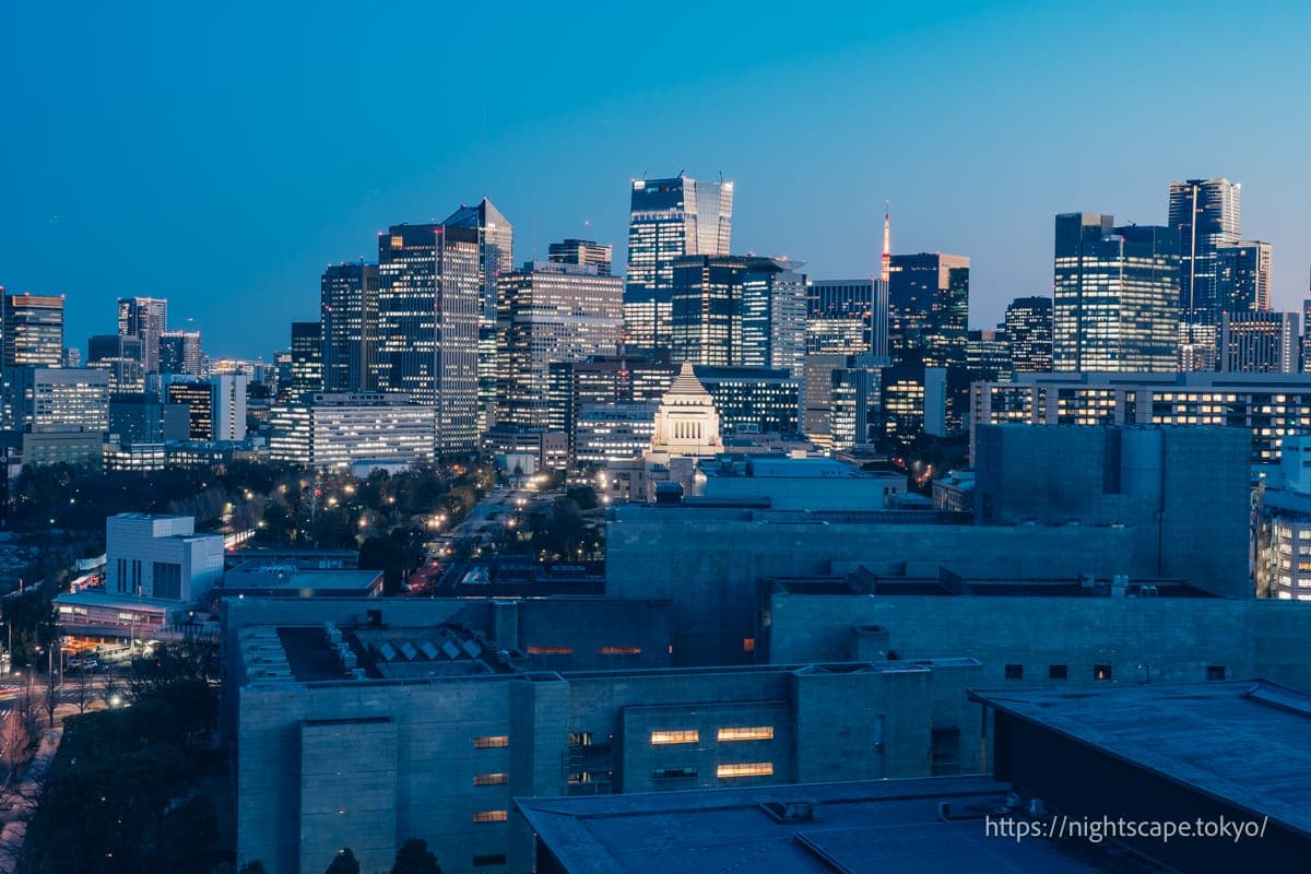 即将开始灯光照明的国会议事堂