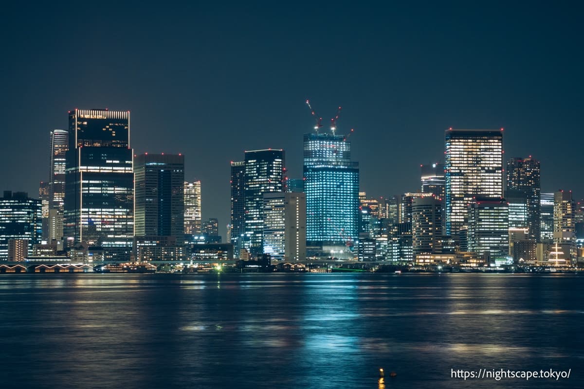对岸港区高层建筑群