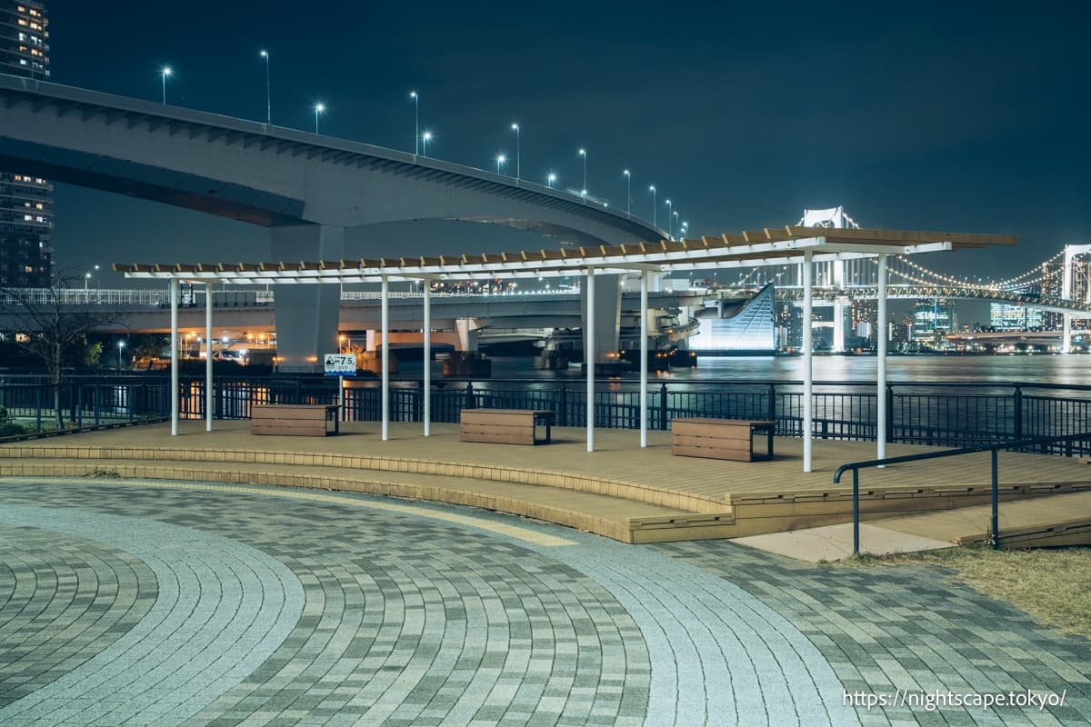 有明北绿道公园设置的长椅