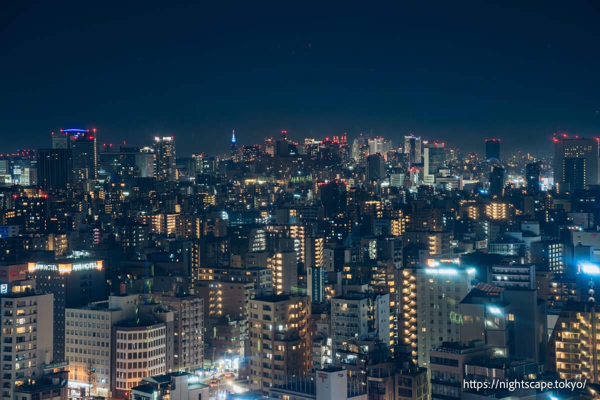 新宿方向的大楼夜景