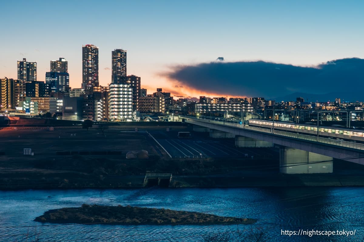 东横线电车往来的景象