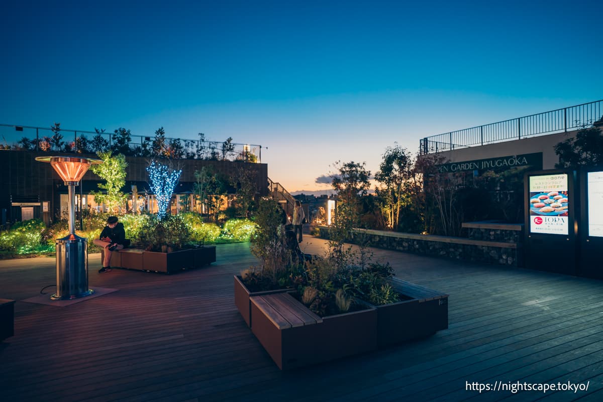 黄昏时分的自由之丘 杜 奥内 屋顶露台