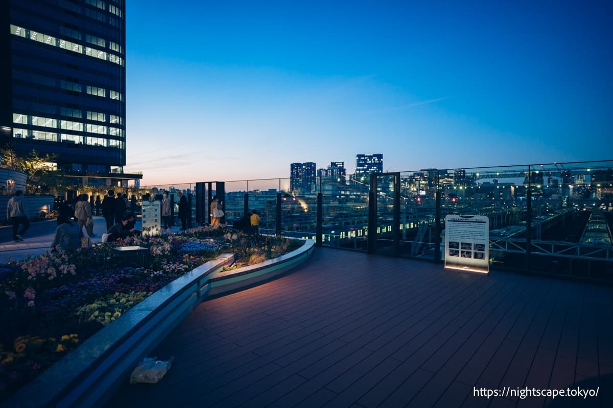 大井町TRACKS 5楼展望区域的氛围