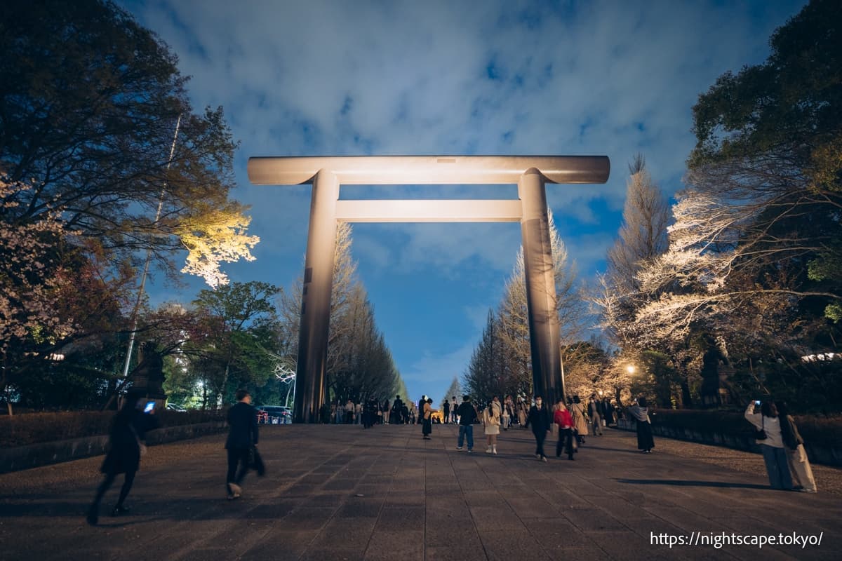靖國神社第一鳥居周邊的景象