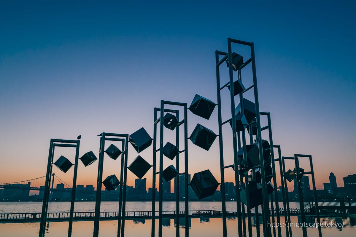 Monument at Harumi Wharf, 'Wind Mediated Silver Rampant'.