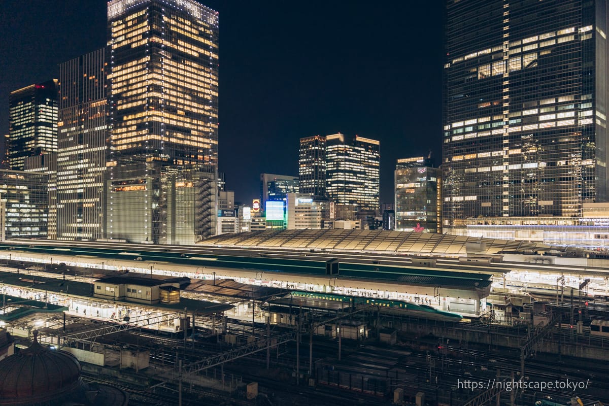 Trains and Shinkansen at Tokyo Station viewed from the KITTE Rooftop Garden