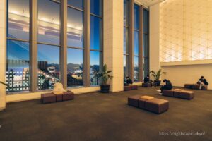 Atmosphere of the observation floor on the 35th floor of the Marunouchi Building (night)