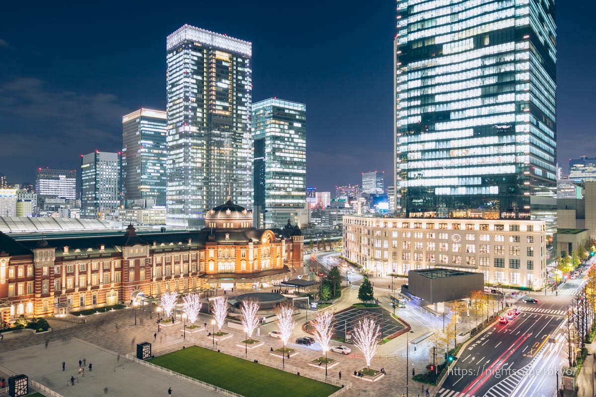 Night view of Tokyo Station from the observation floor of Shin-Marunouchi Building