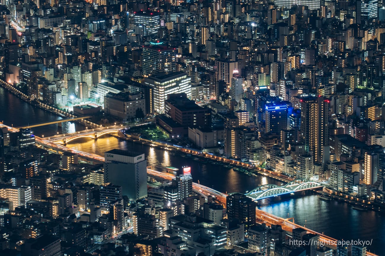 Kuramae Bridge and Stable Bridge over the Sumida River.