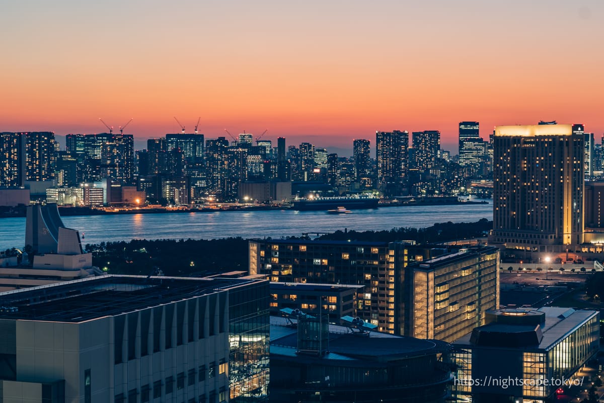 Night view of buildings in the direction of Minato Ward