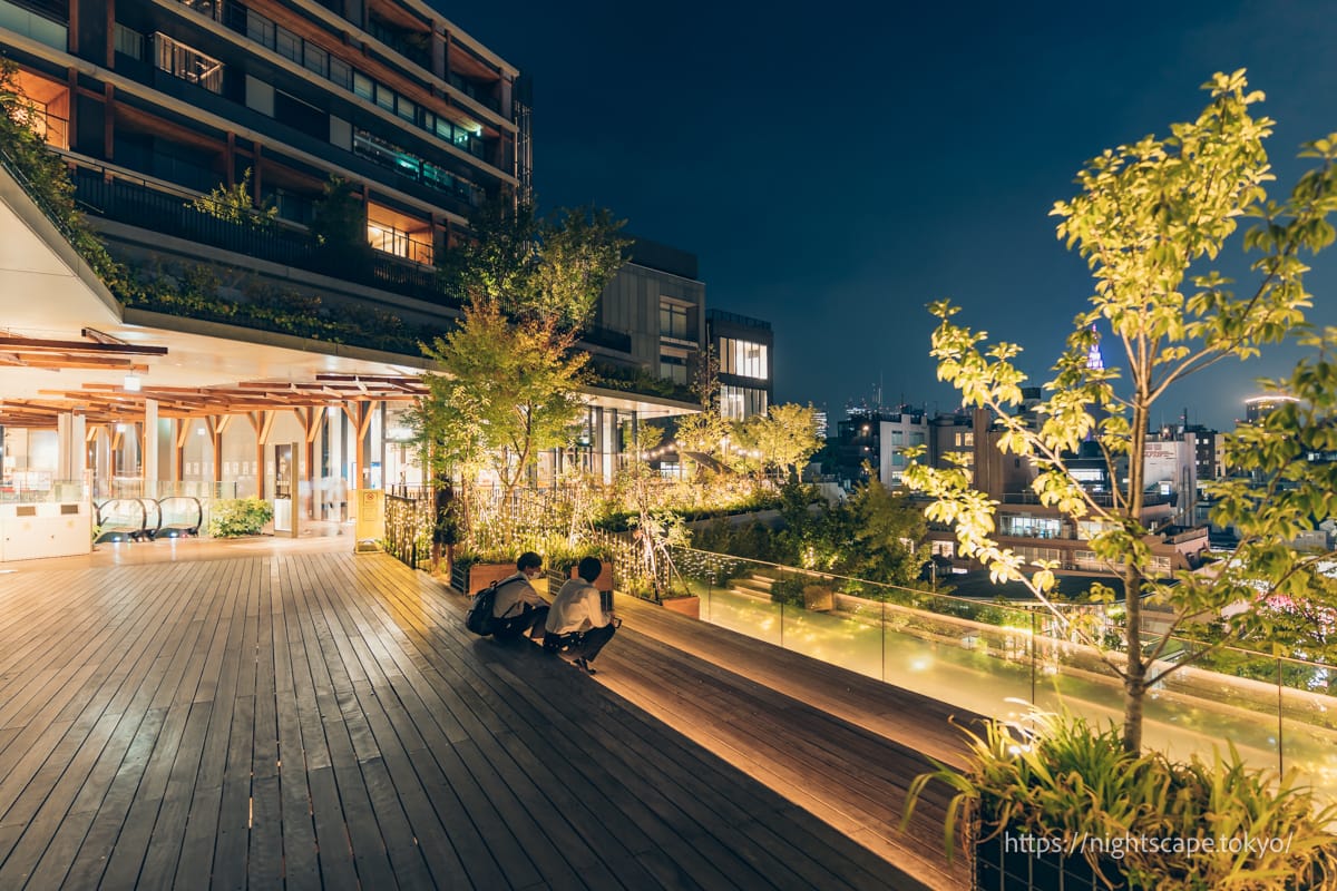 Atmosphere of the wooden deck at With Harajuku.