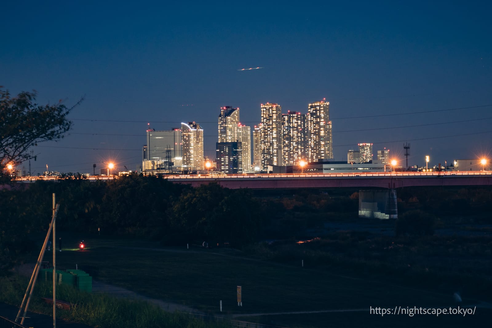 Night view of tower condominiums around Musashi Kosugi Station