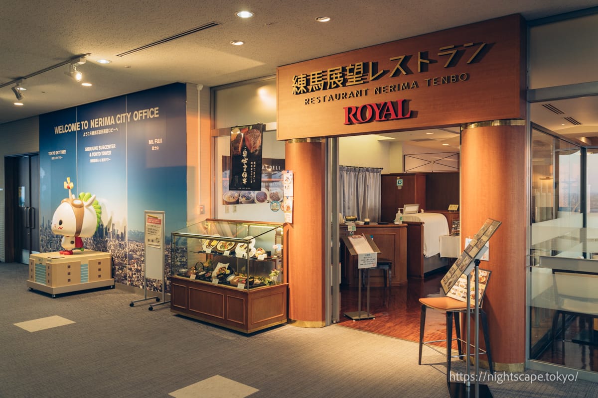 Restaurant in the observation lobby.