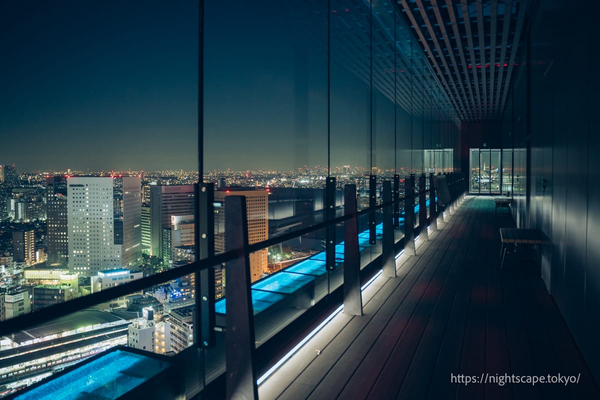 Atmosphere of the Sky Deck at the main building of Kawasaki City Hall (night)