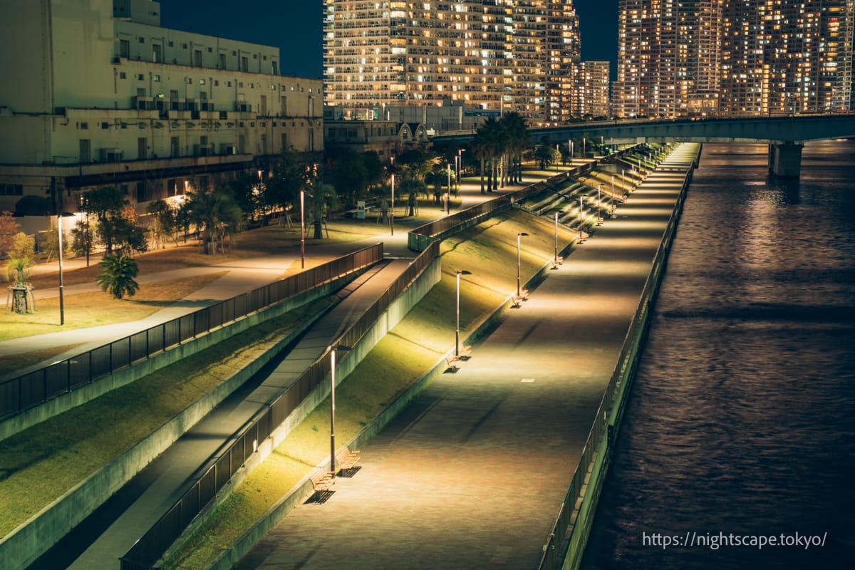 Beautifully maintained Harumi Greenway Park.