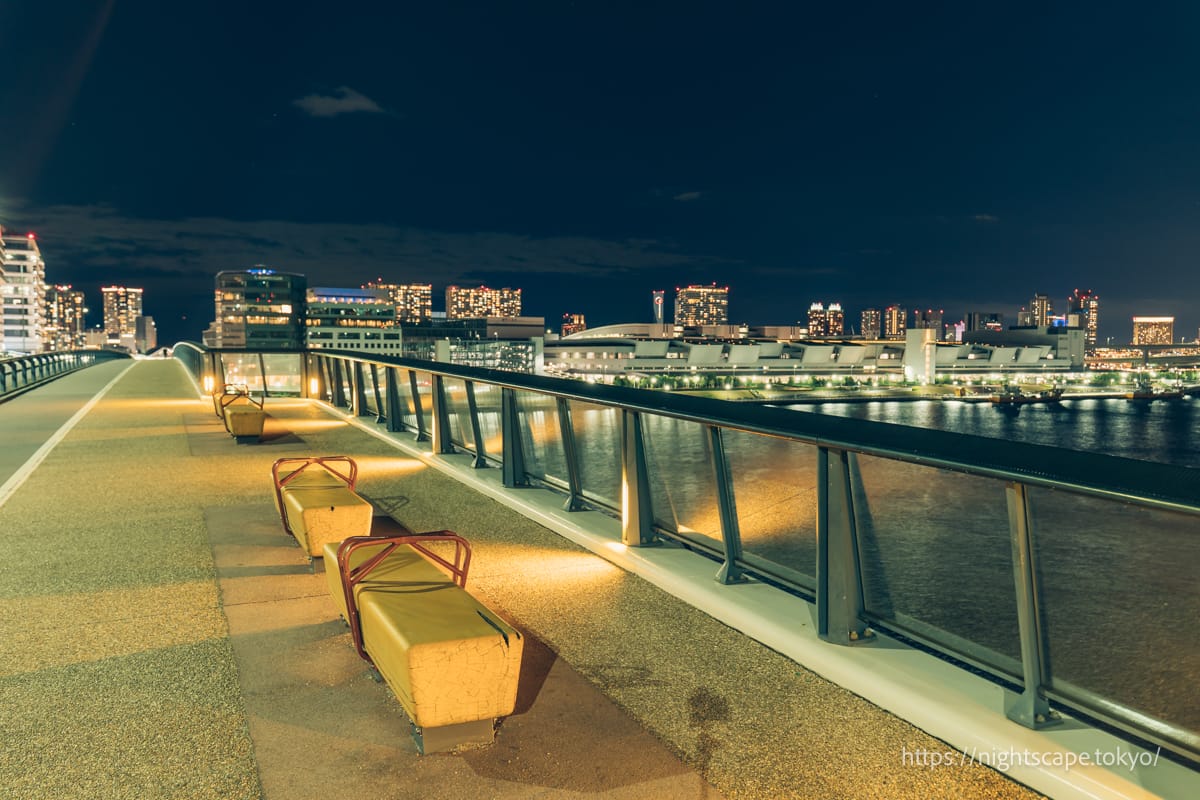 Observation space in the middle of the Toyosu Bridge.