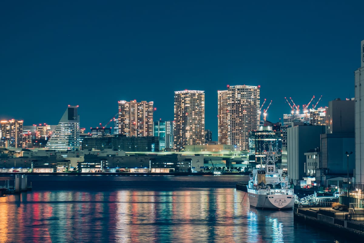 Night view of buildings in the direction of Shibaura