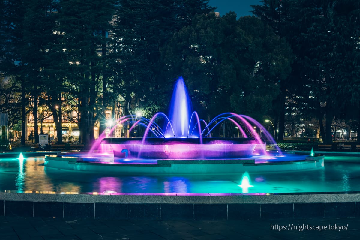 Large fountain illuminated