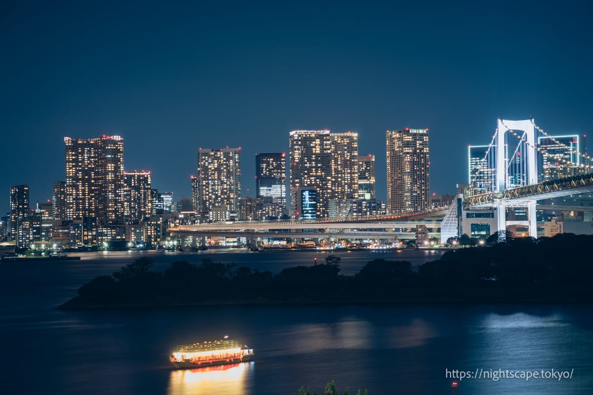 Night view of buildings in the direction of Shibaura