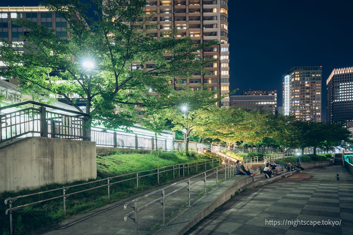 Atmosphere of Gotanda Fureai Waterfront Plaza