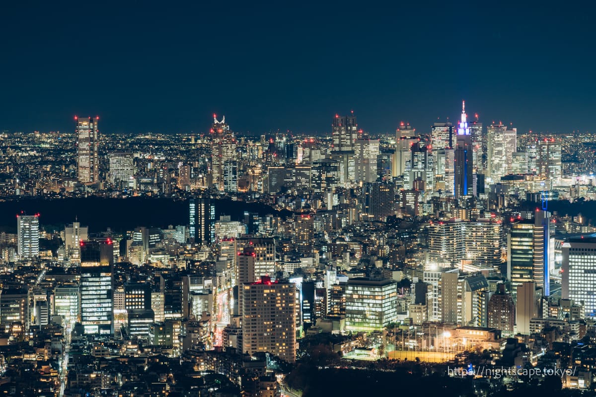 신주쿠의 고층 빌딩 야경(북쪽)