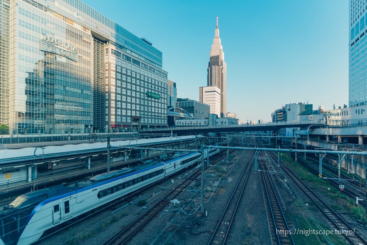 Suica의 펭귄 광장에서 바라본 기차 풍경