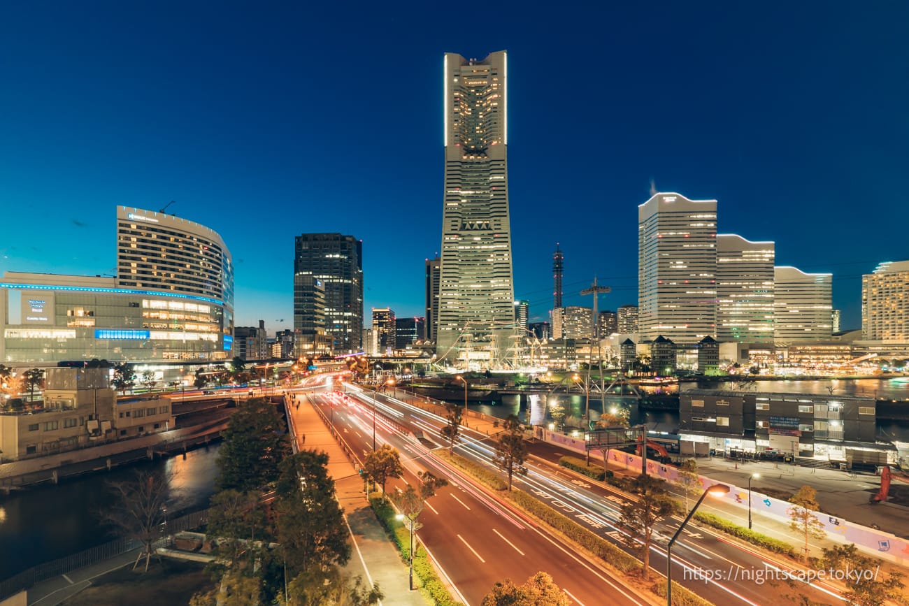 요코하마 시청 3층 시민 라운지에서 바라보는 야경