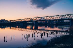 黃昏時的天空與鬼根川大橋