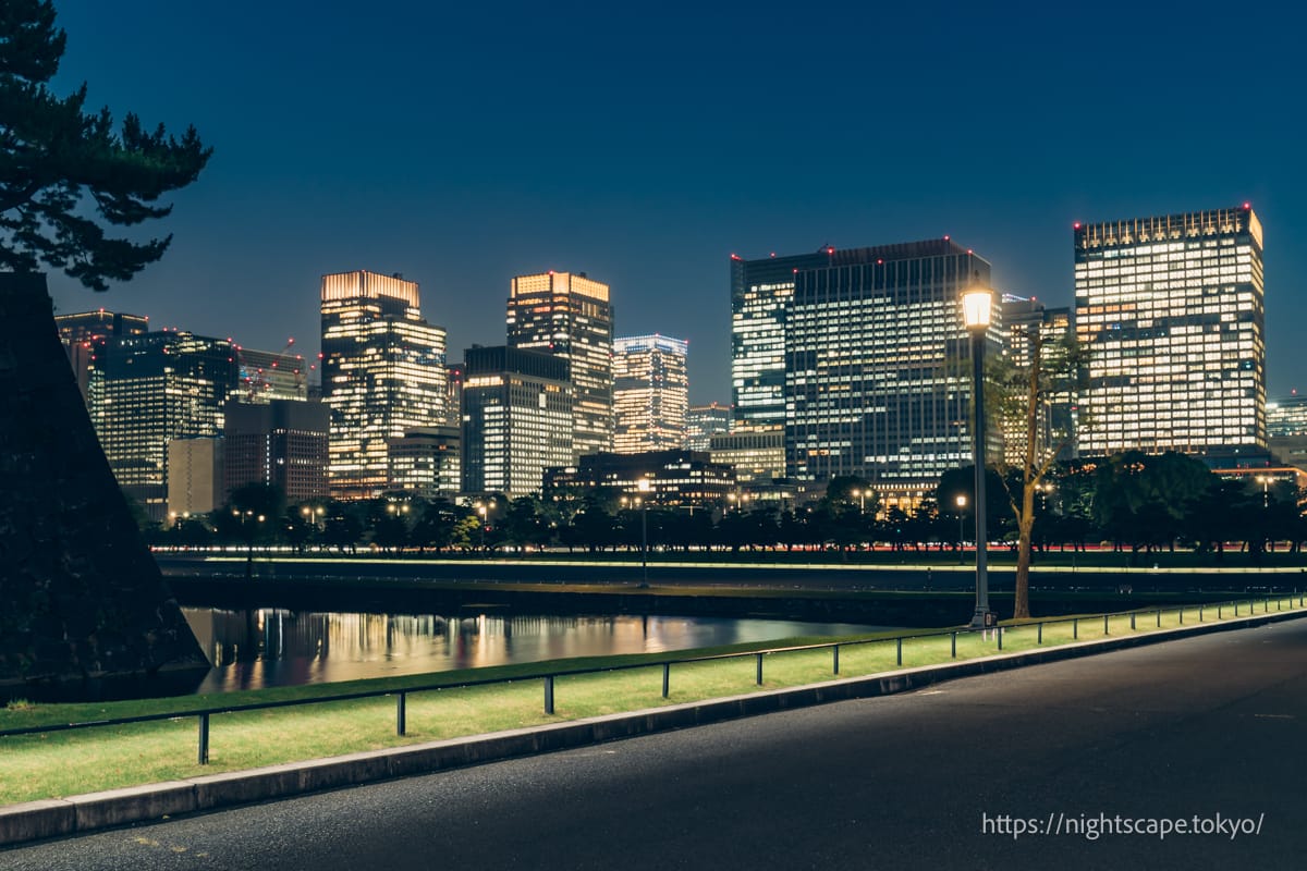 從櫻田門看到的摩天大樓夜景