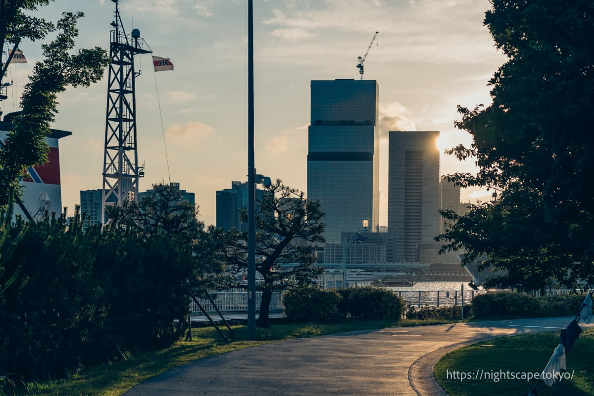 日落時的 Harumi Pier 公園