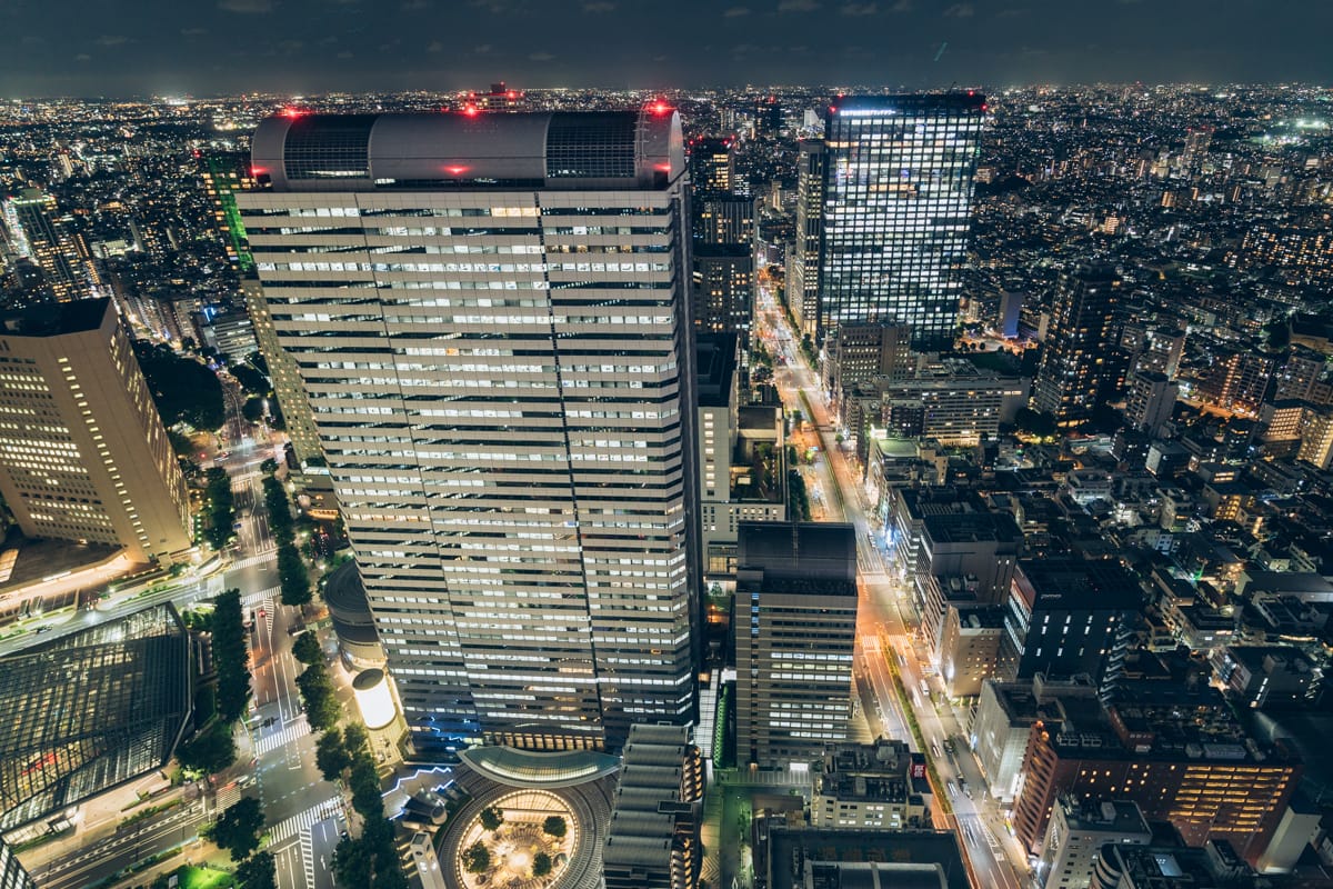 從新宿野村大樓觀景大堂眺望的夜景。